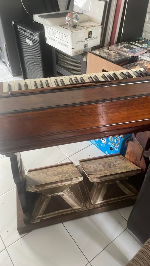 Hulp gezocht -, Muziek en Instrumenten, Orgels, Ophalen, Zo goed als nieuw