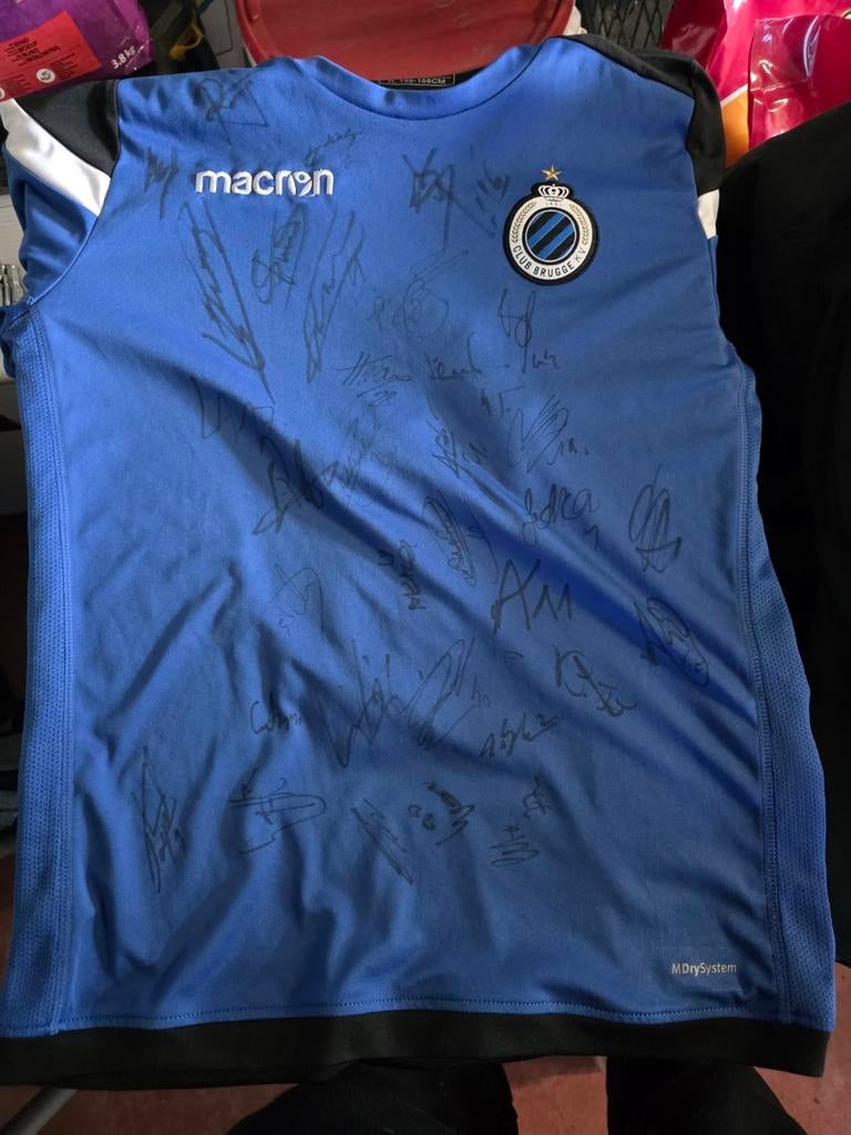 Shirt club Brugge met handtekeningen, Enlèvement, Maillot