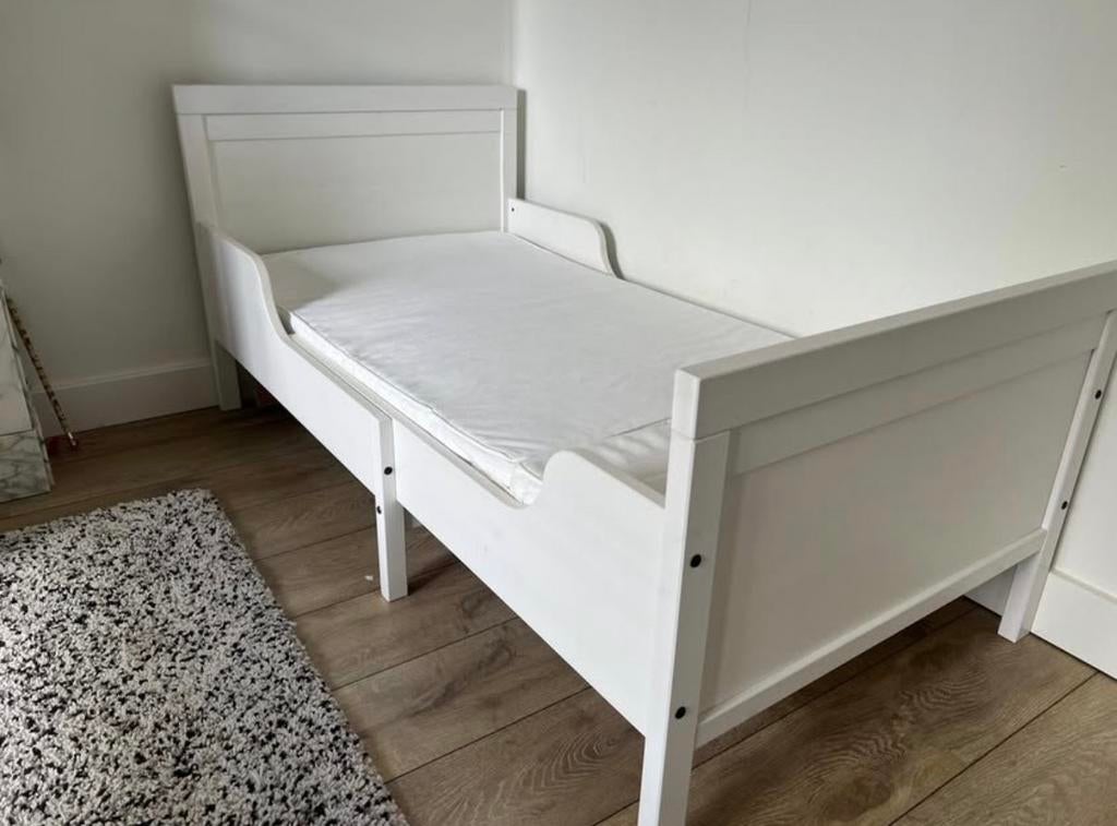 Wit Sundvik IKEA kinderbed (meegroeibed), Enlèvement, Comme neuf, Matelas
