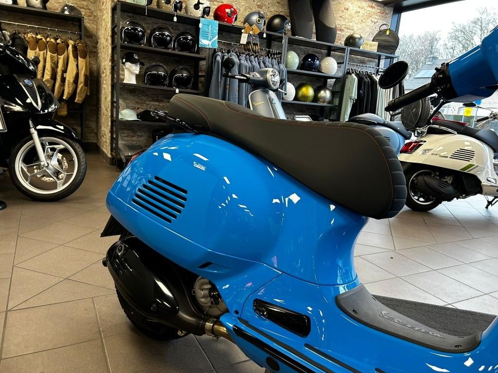 Vespa GTS 310 All Black Super Sport, Motoren, Scooter, Bedrijf, 310 cc, Minimaal motorrijbewijs A2