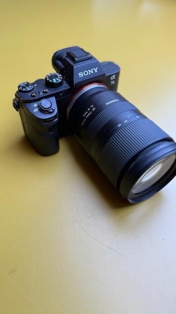 Sony A7 II — 2112 obturateurs — Tamron 28-75 f/2.8, TV, Hi-fi & Vidéo, Caméscopes numériques, Enlèvement, Comme neuf, Caméra, Sony
