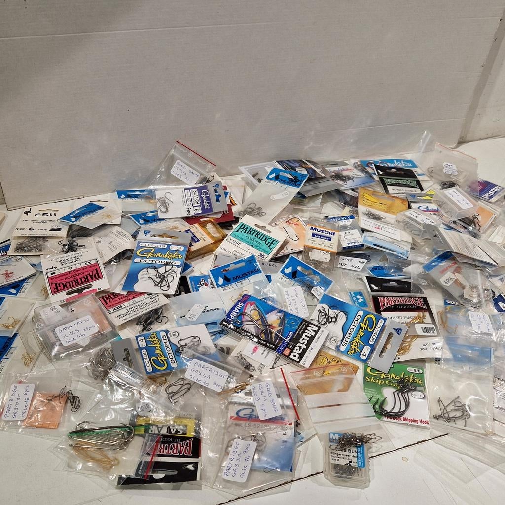 130 tal dozen , zakjes haken . Ongeveer een 1500 tal haken, Ophalen of Verzenden, Zo goed als nieuw