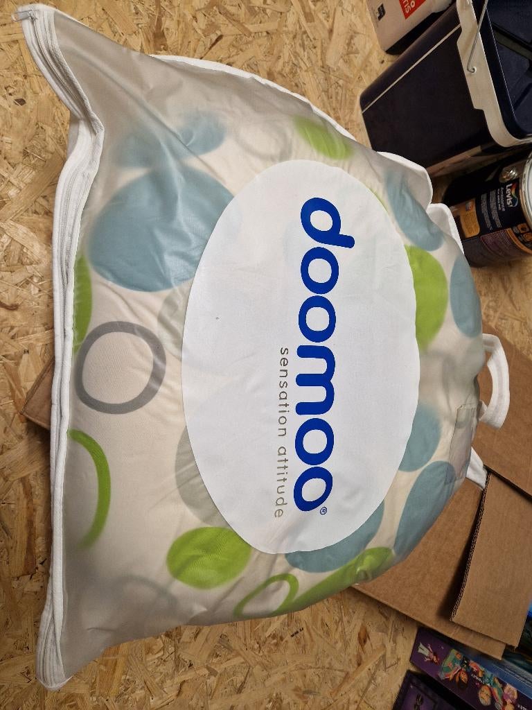 Coussin d'allaitement Doomoo avec 2 housses, Enfants & Bébés, Enlèvement, Utilisé, Coussin d'allaitement