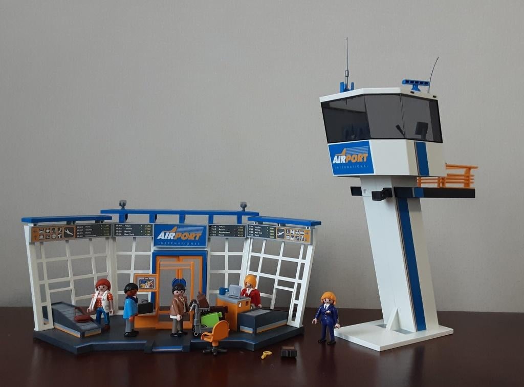 PLaymobil grote luchthaven en verkeerstoren - compleet, Kinderen en Baby's, Speelgoed | Playmobil, Zo goed als nieuw, Complete set