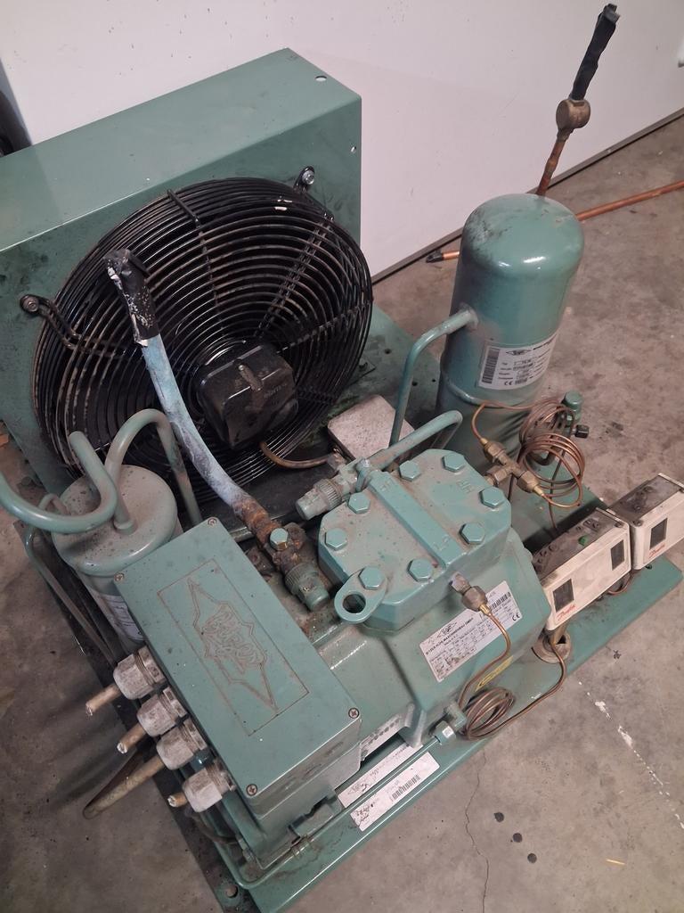 A vendre,  des groupes frigorifique,  des evaporateurs.
