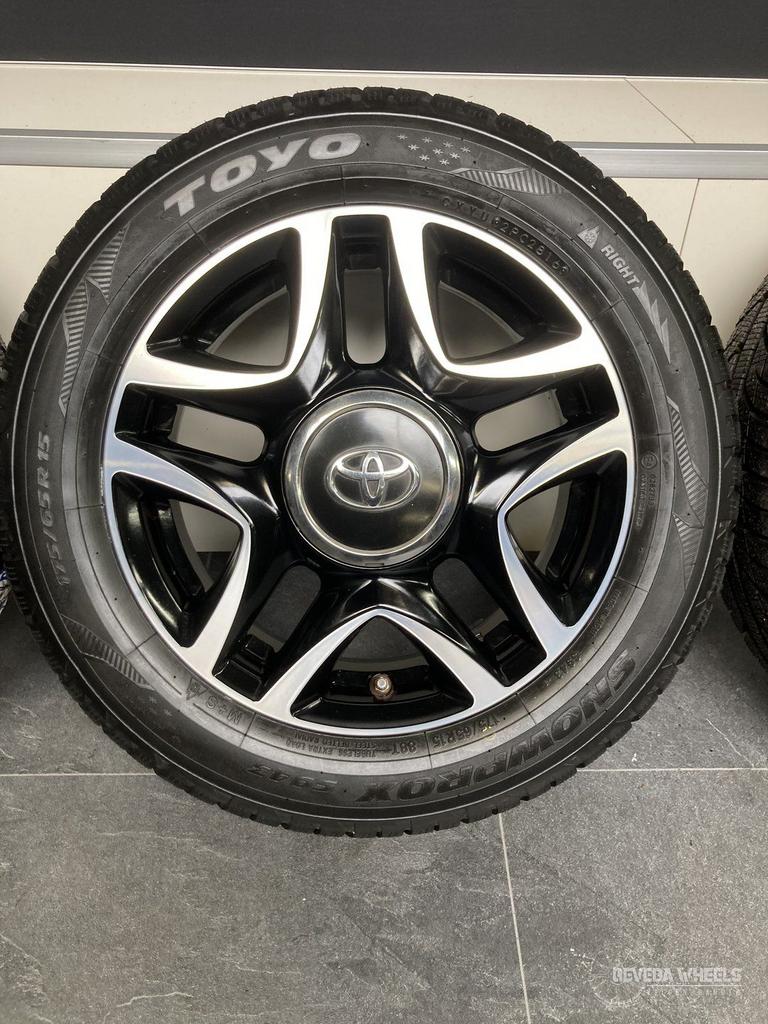 15” originele Toyota Yaris velgen + winterbanden 4x100, Auto-onderdelen, Gebruikt, 15 inch, -, 175 mm