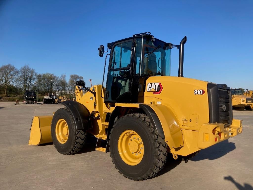 Caterpillar 910 (2021), Ophalen, Wiellader of Shovel