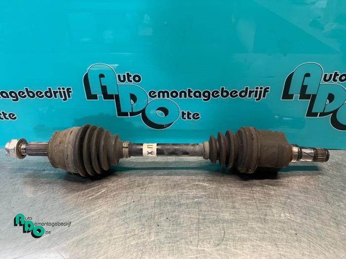 Arbre de transmission avant gauche d'un Opel Corsa (Corsa D, Autos : Pièces & Accessoires, Freins & Transmission, Opel, Utilisé