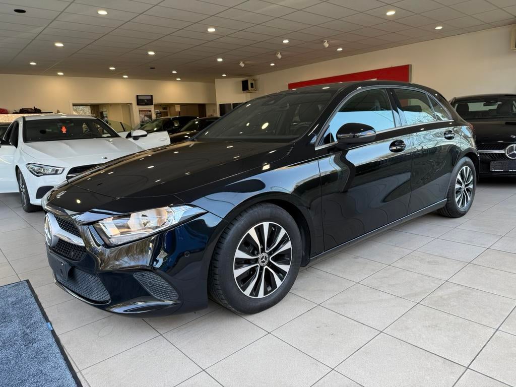 Mercedes A180 Automaat 80000klm Business solution 10/03/2020, Auto's, Mercedes-Benz, Automaat, 4 cilinders, Leder en Stof, Zwart