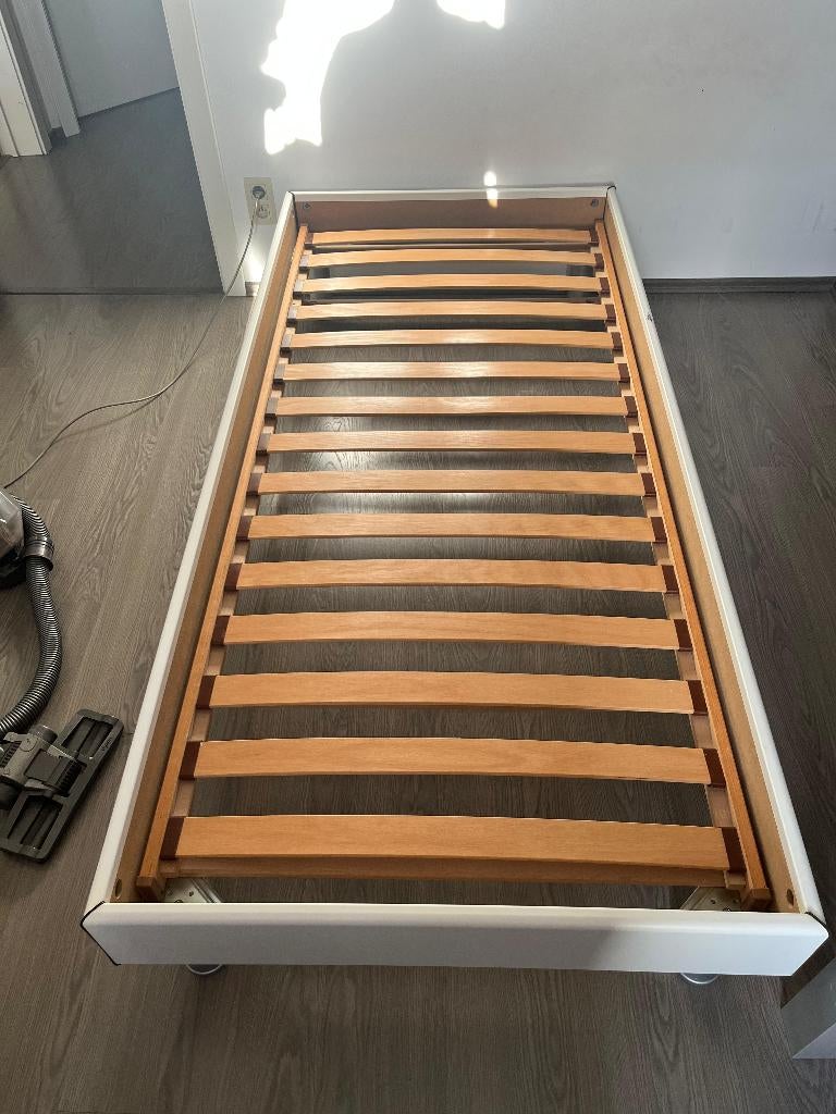 Gratis 1 persoonsbed met matras, Huis en Inrichting, Slaapkamer | Bedden, Ophalen