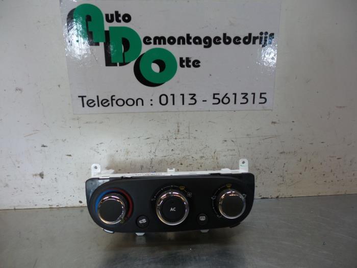Kachel Bedieningspaneel van een Renault Clio (Clio 4 12-), Gebruikt, -, Renault, -