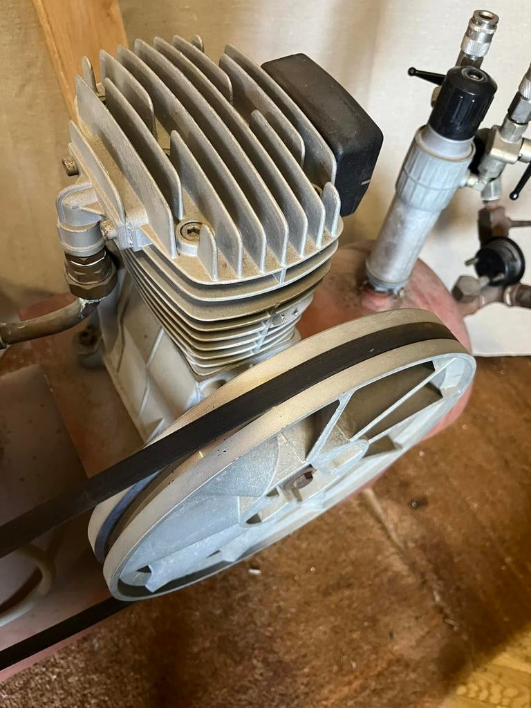 Zware compressor op 220 V, Doe-het-zelf en Bouw, Compressors, Ophalen