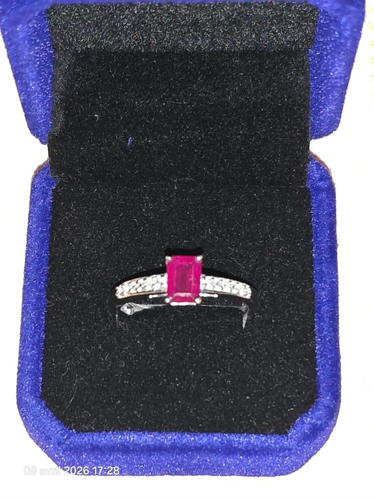 Geplatineerde zilveren ring met robijn en certificaat, Ophalen, Nieuw, Met edelsteen, Dame