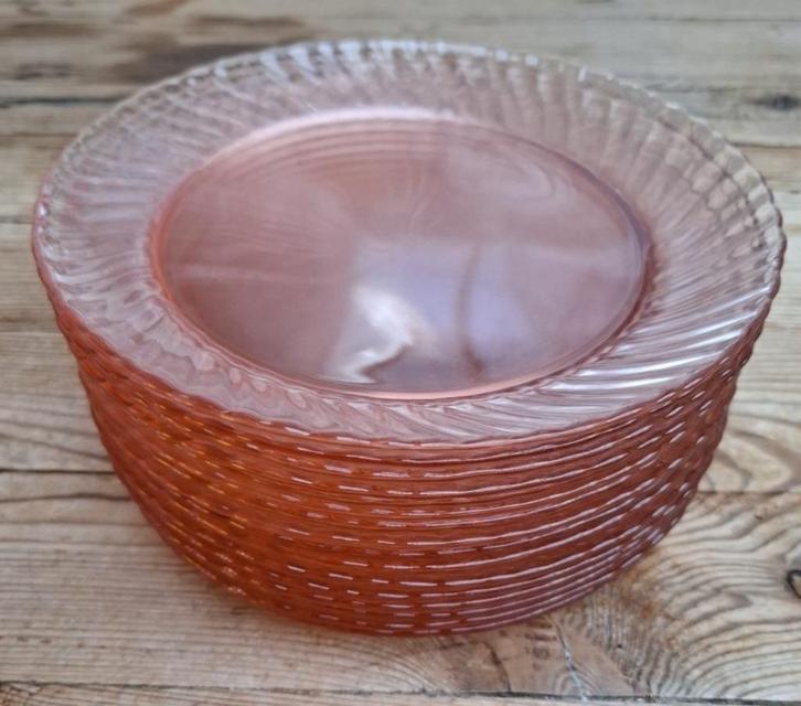 4 + 12 Franse roze glazen ontbijtbordjes, Arcoroc Rosaline, Antiek en Kunst, Curiosa en Brocante, Ophalen of Verzenden