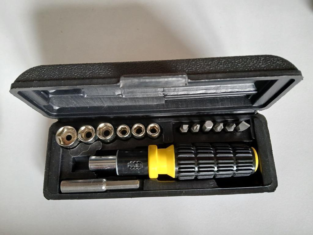 Tournevis avec embouts divers, Enlèvement, Comme neuf