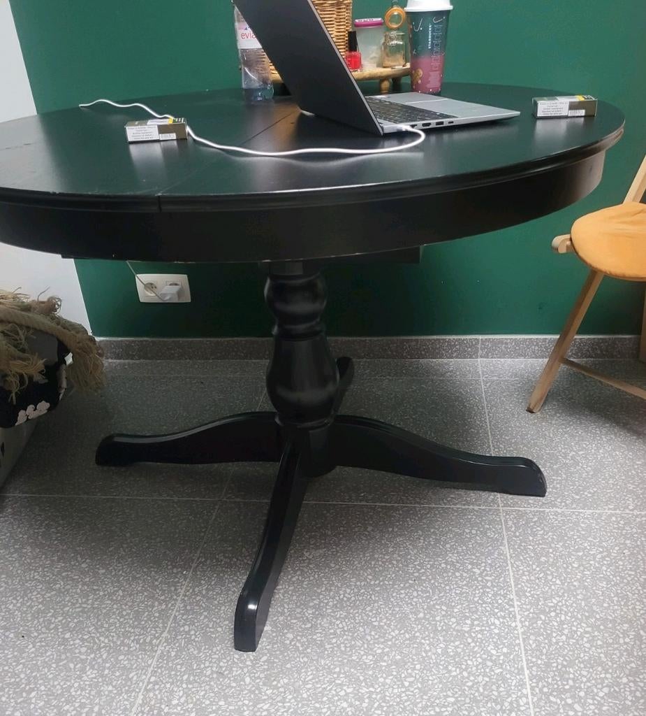 Table Ikea pour 6 personnes, quelques rayures ici et là, Enlèvement, Utilisé