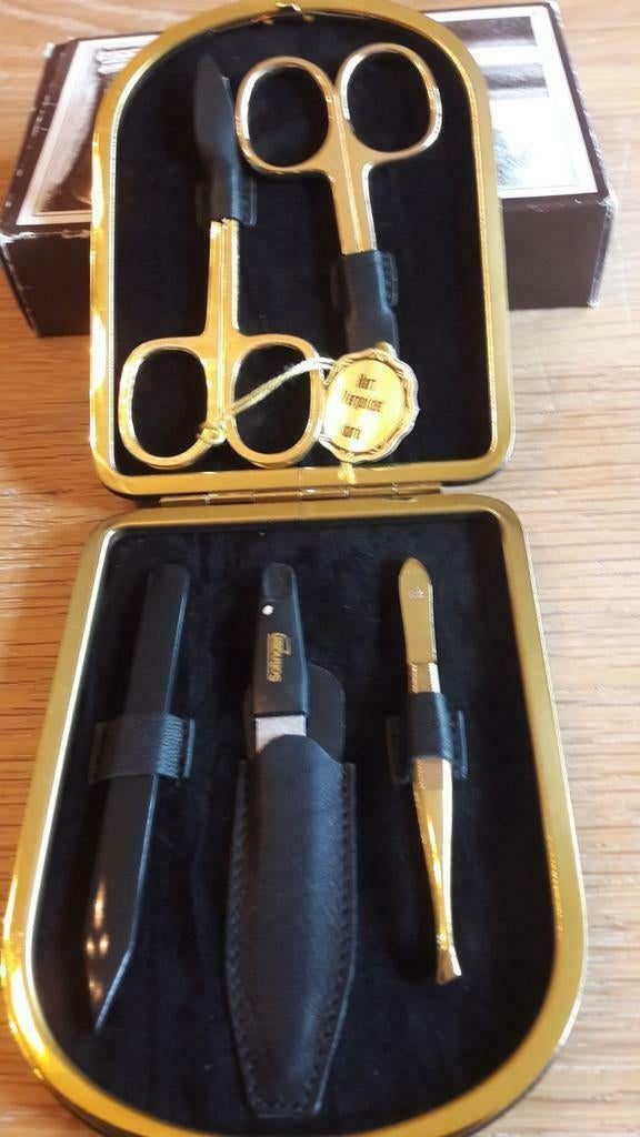 NAGELSET(luxe uitv.). VERGULD, Ophalen of Verzenden, Nieuw, Zwart, Handen en Nagels