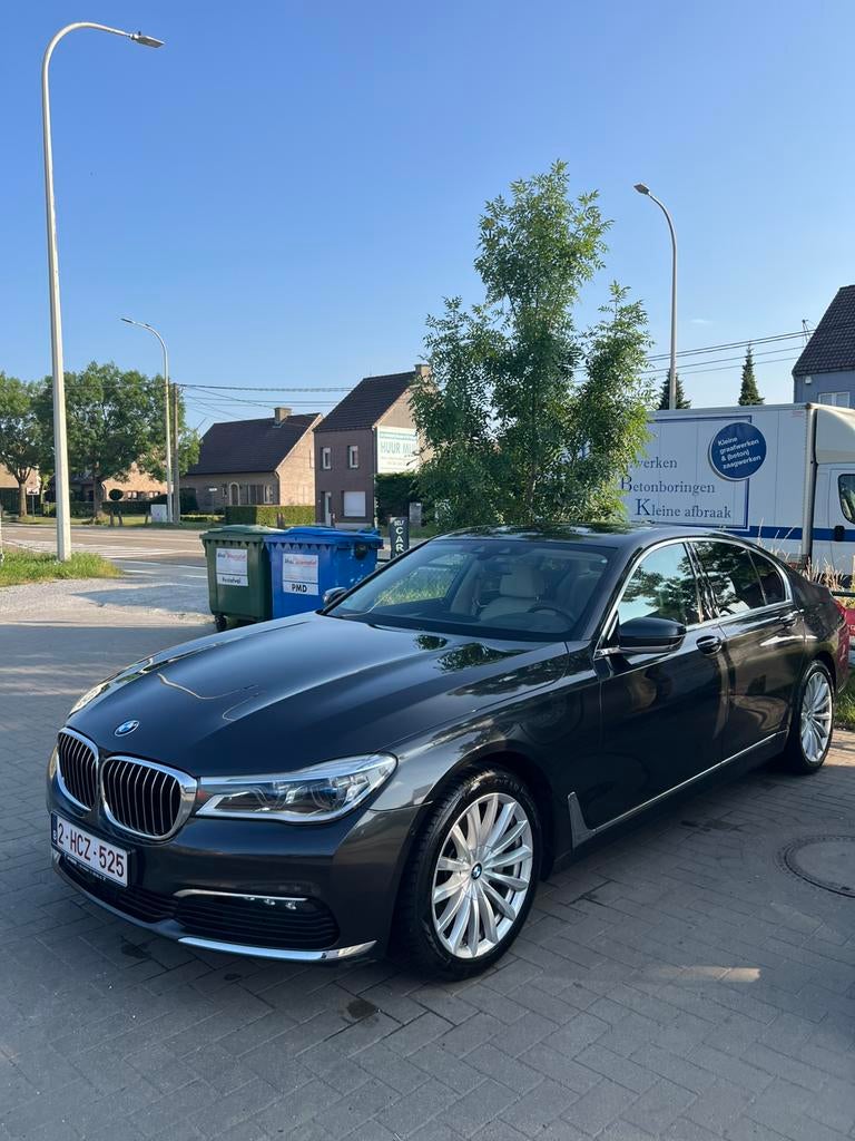 BMW 740d Xdrive Option complète 2018 avec TVA - Véhicule, Autos, Cuir, Argent ou Gris, Achat, Entretenue par le concessionnaire