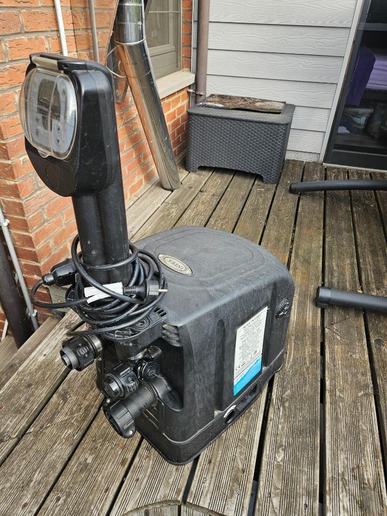 Bloc technique spa Intex jet&bulle. 4 pers., Jardin & Terrasse, Bains à remous et Spas, Utilisé, Pompe, Enlèvement