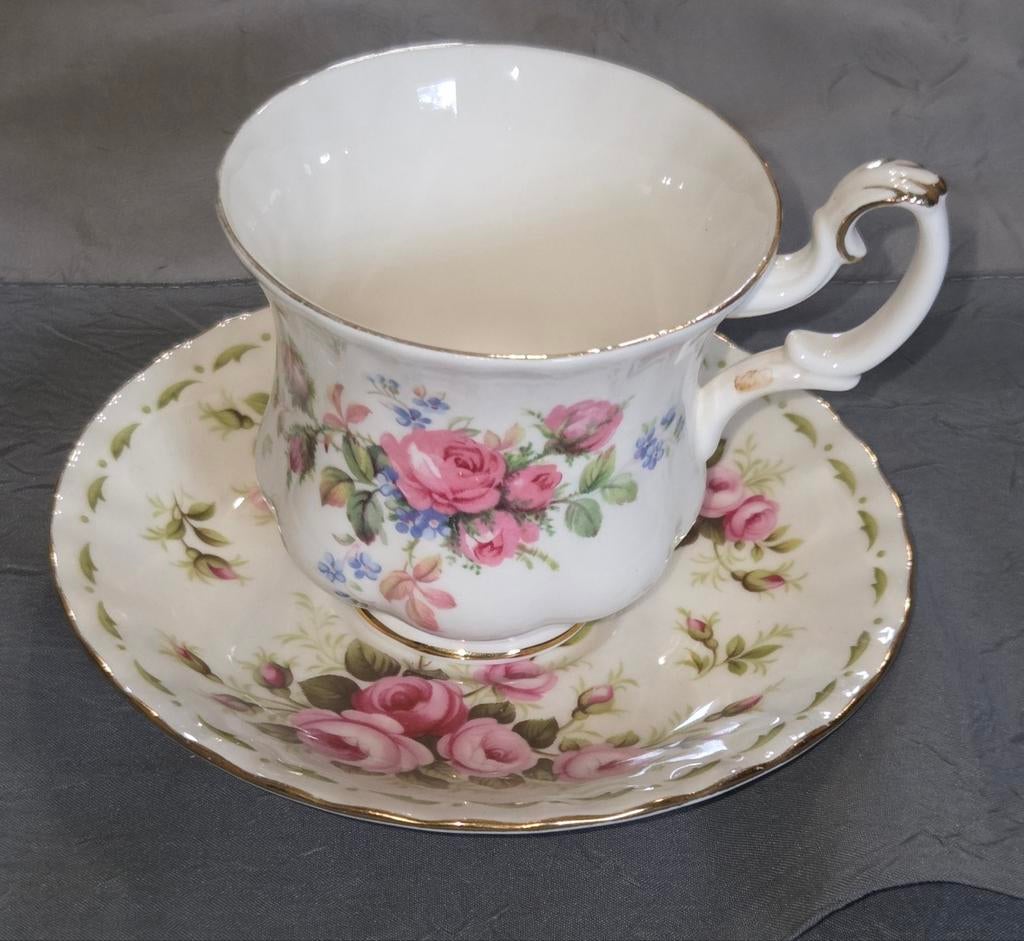 Tasse à café Royal Albert porcelaine anglaise, Enlèvement ou Envoi
