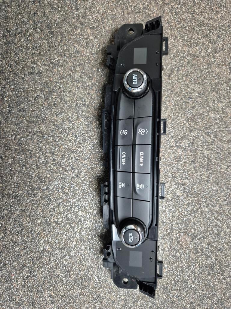 Insignia b airco display, Ophalen