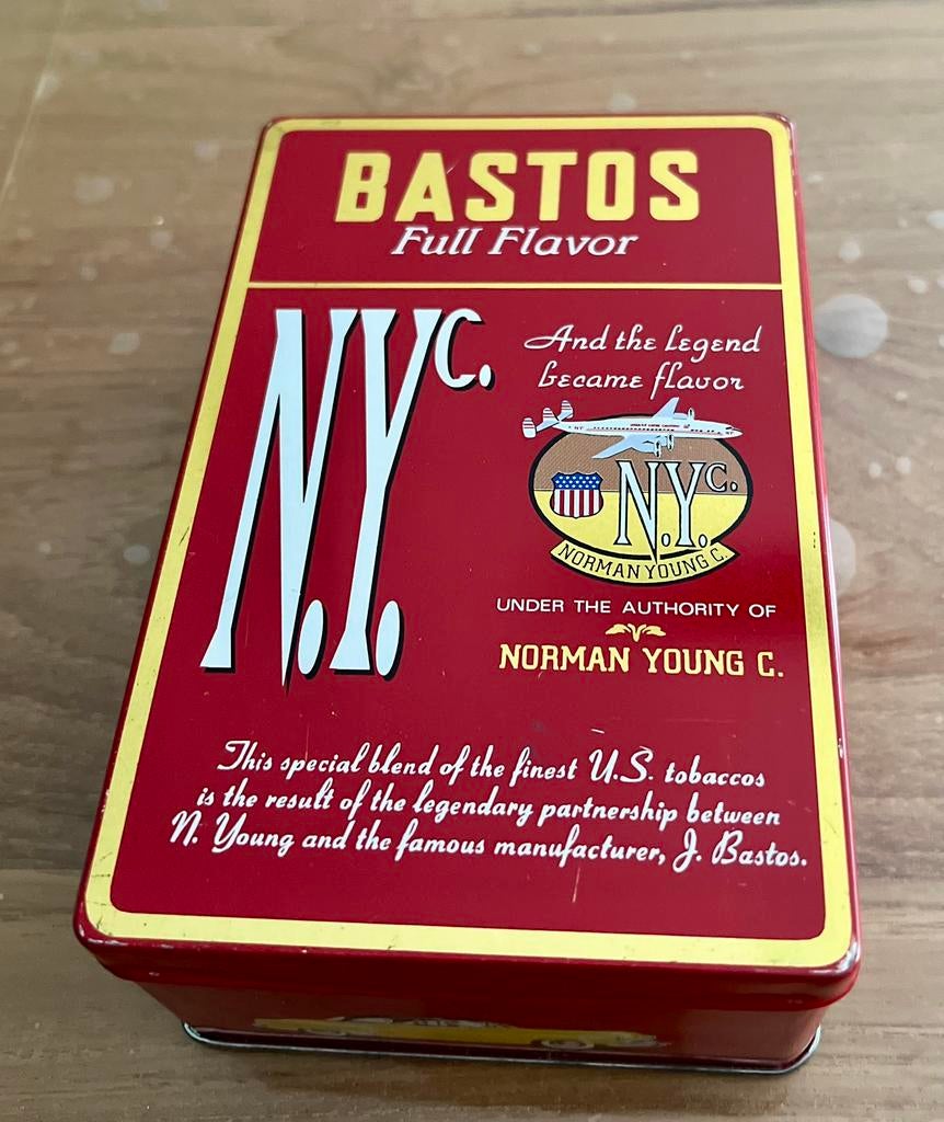Vintage blikken doos Bastos, Verzamelen, Rookartikelen, Aanstekers en Luciferdoosjes, Ophalen, Gebruikt, Tabaksdoos of Verpakking