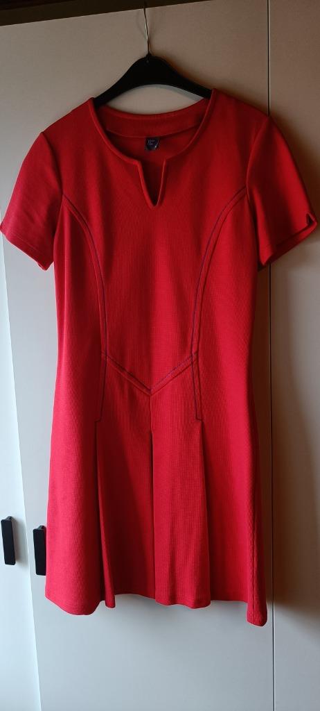 Rood kleedje met korte mouwen, Wow to go, Zo goed als nieuw, Knielengte, Rood