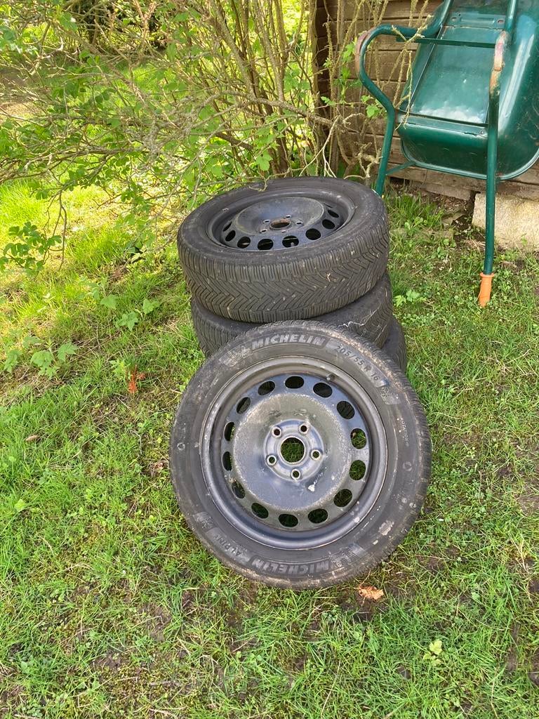 Jante en tole 16 pouces et pneu michelin alpin 6, Autos : Pièces & Accessoires, Enlèvement