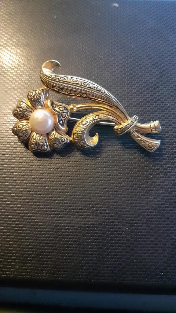 ancienne broche de fleur avec perle  ( x 2051), Enlèvement ou Envoi, Utilisé, Autres matériaux, Avec perle
