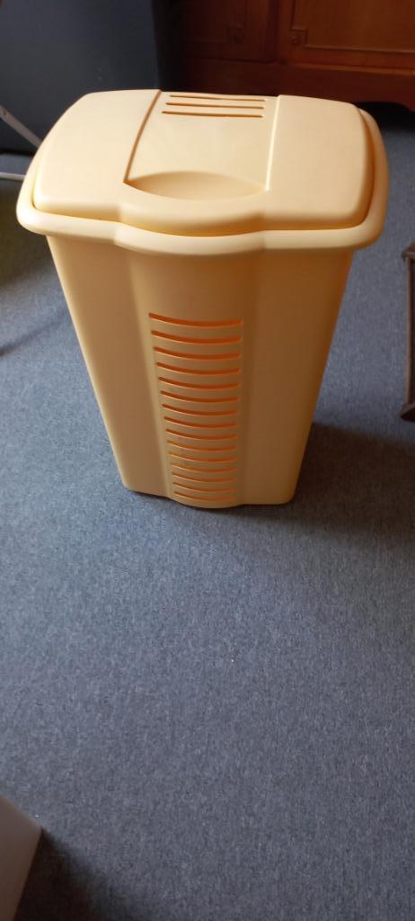 panier à linge jaune avec couvercle, Enlèvement, Utilisé, Jaune