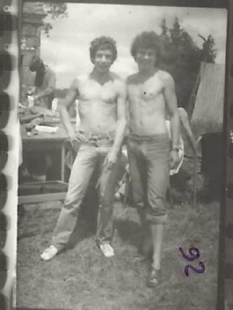 rooie flikkers Amsterdam: Montaigue de Quercy, Frankrijk, Verzenden