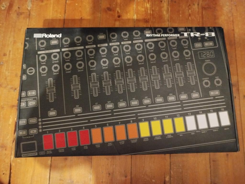 Roland Aira tr-8 rhythm performer, Muziek en Instrumenten, Ophalen, Roland