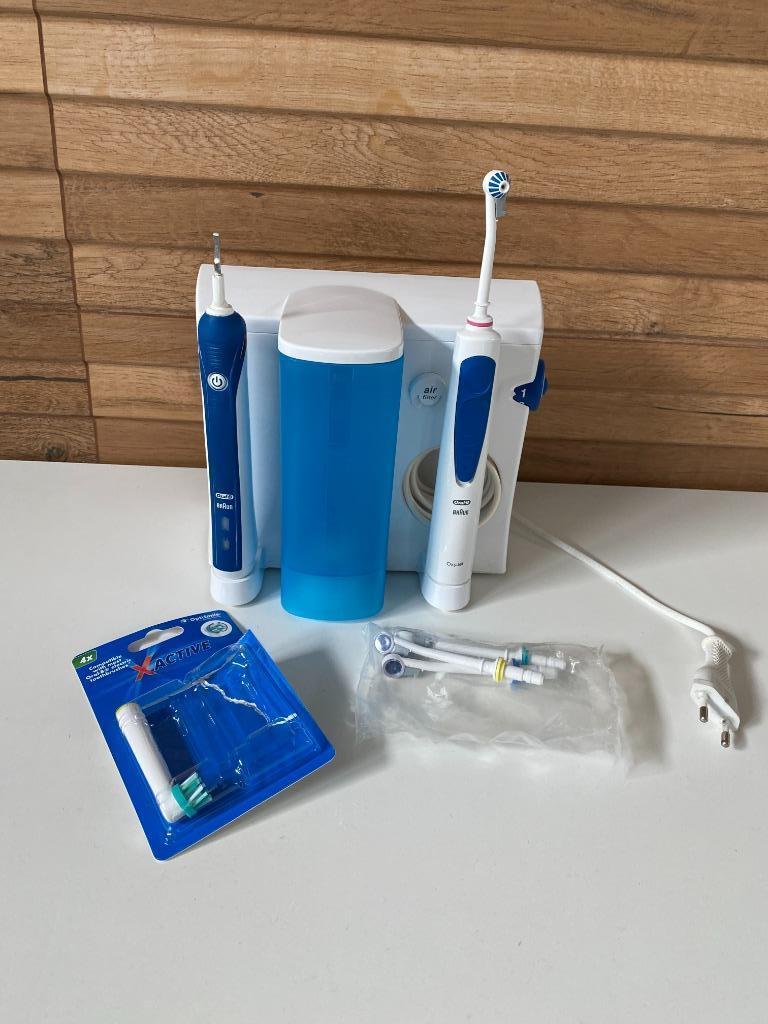 Oral B Elektrische tandenborstel + monddouche, Ophalen, Gebruikt, Tandenborstel