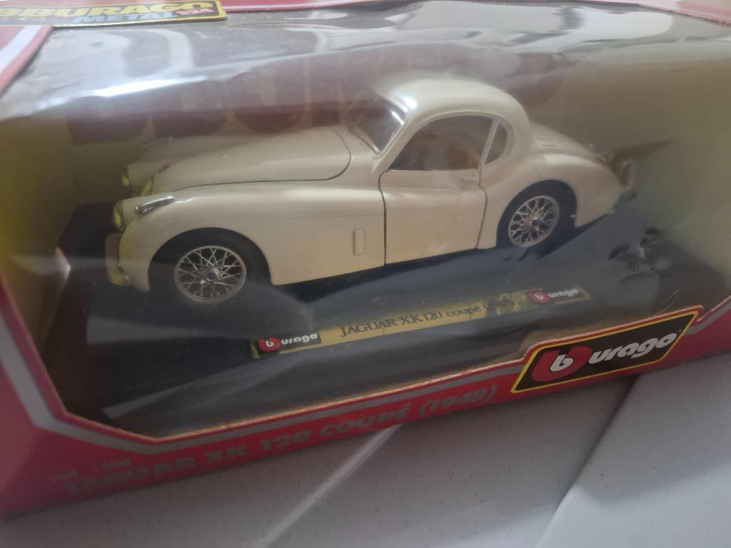 Jaguar XK120 coupe 1/24 Burago, Enlèvement ou Envoi, Comme neuf, Voiture, Burago