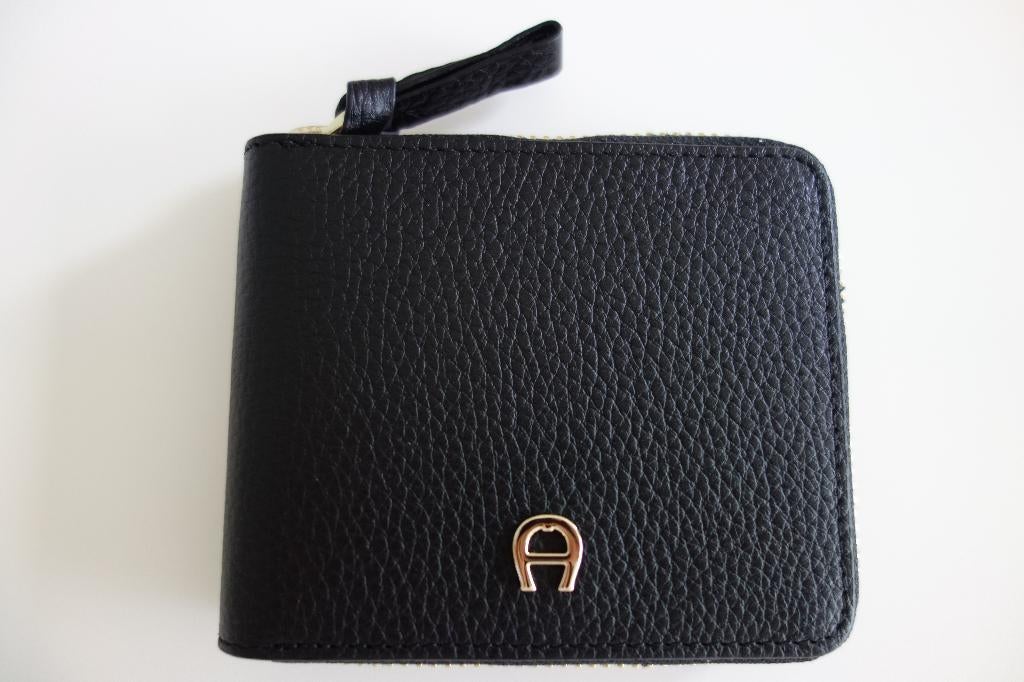 Petit portefeuille dame noir "AIGNER" Envoi compris, Enlèvement ou Envoi, Utilisé, Noir, Cuir