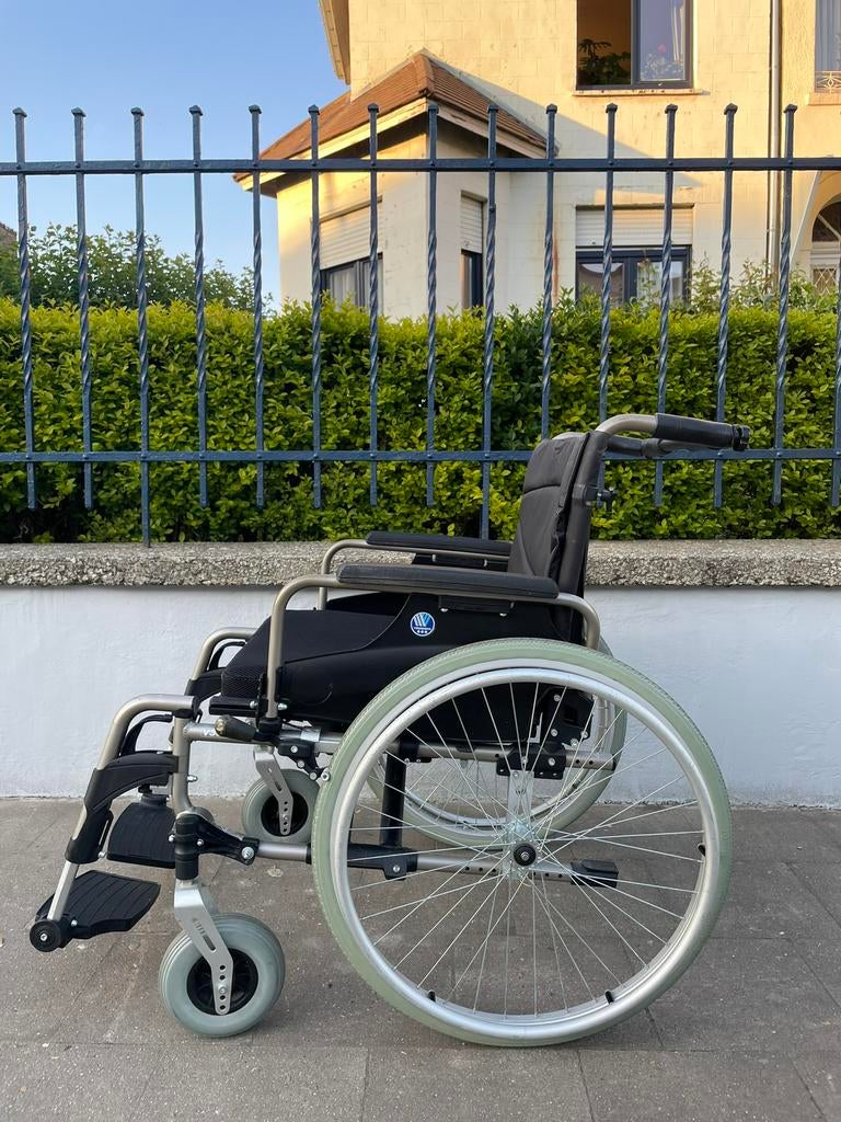 Chaise roulante pliable Vermeiren V 300 XXL 55 cm état neuf, Divers, Chaises roulantes, Enlèvement ou Envoi, Pliant, Comme neuf