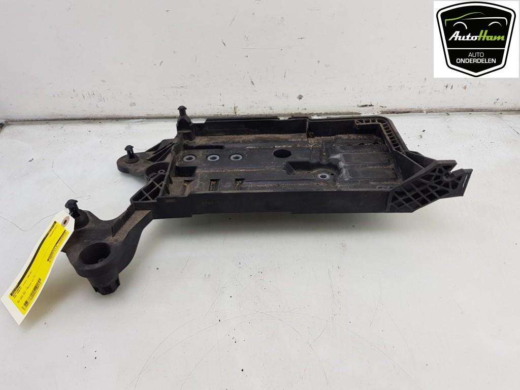 BAC A BATTERIE Volkswagen Golf VII (AUA) (01-2012/03-2021), Autos : Pièces & Accessoires, Utilisé, Volkswagen