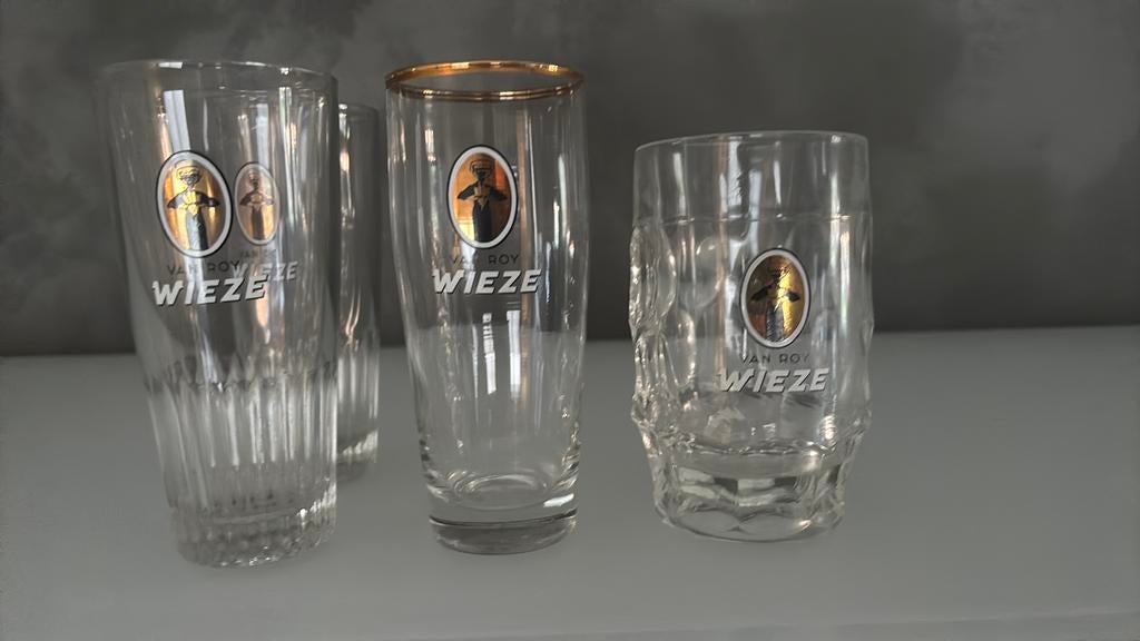 3 verschillende glazen Van Roy Wieze, Verzamelen, Glas en Drinkglazen, Ophalen, Zo goed als nieuw