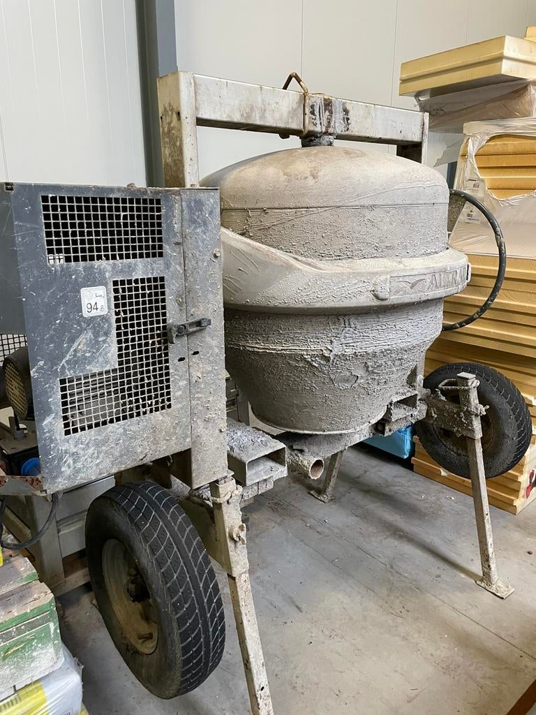 Betonmolen Altrad 350 liter, Doe-het-zelf en Bouw, Ophalen, Zo goed als nieuw
