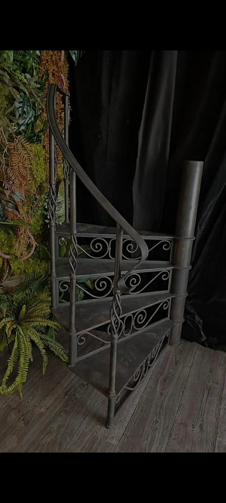 Smeedijzeren trap, Ophalen, Zo goed als nieuw