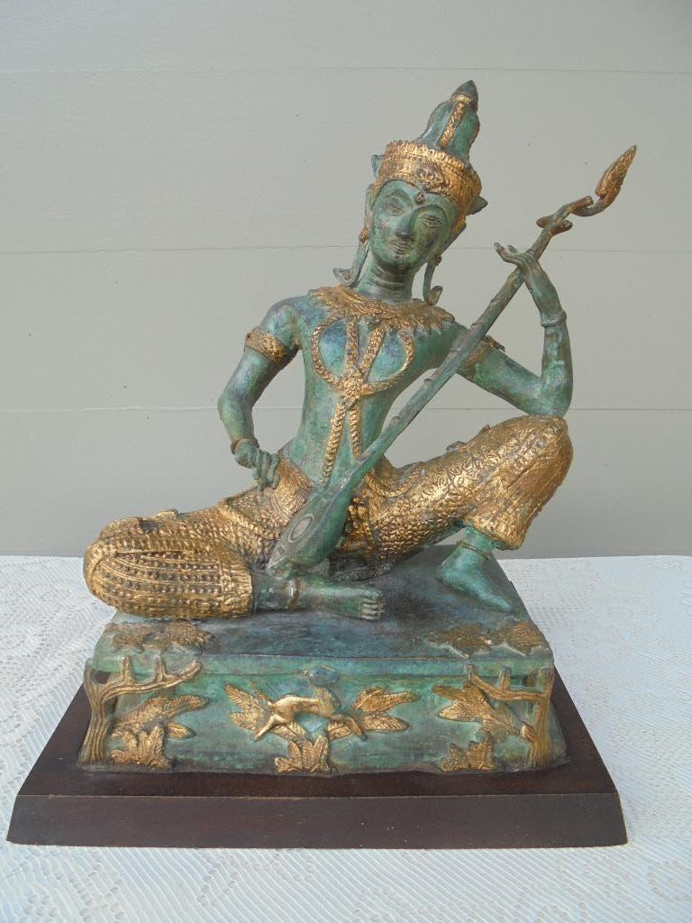 Boeddha Tempelmuzikant Citar speler in brons verguld Azie, Antiquités & Art, Art | Sculptures & Bois, Statue, Enlèvement ou Envoi