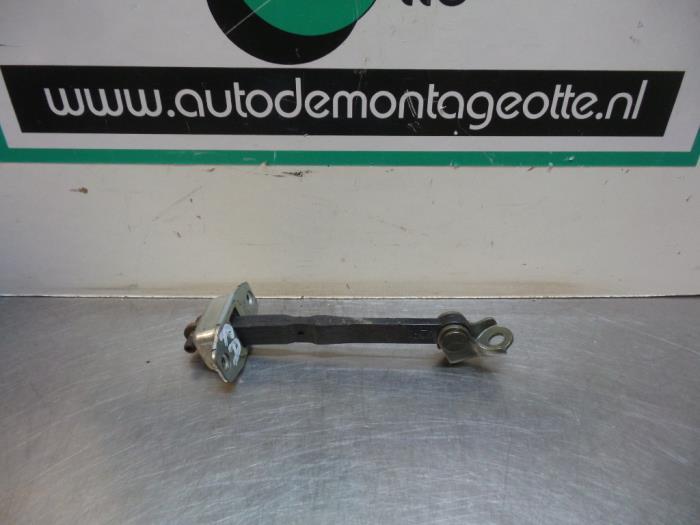 Butée 4portes arrière droite d'un Suzuki Swift (Swift 05-), Autos : Pièces & Accessoires, -, 3 mois de garantie, Utilisé, -