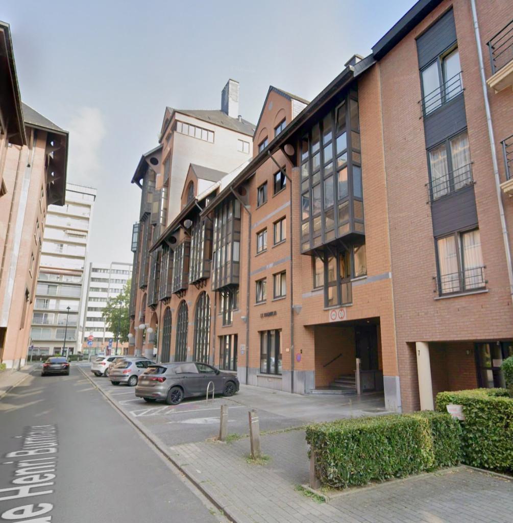 À louer - Emplacement de parking sécurisé à Jambes, Immo, Garages & Places de parking, Province de Namur