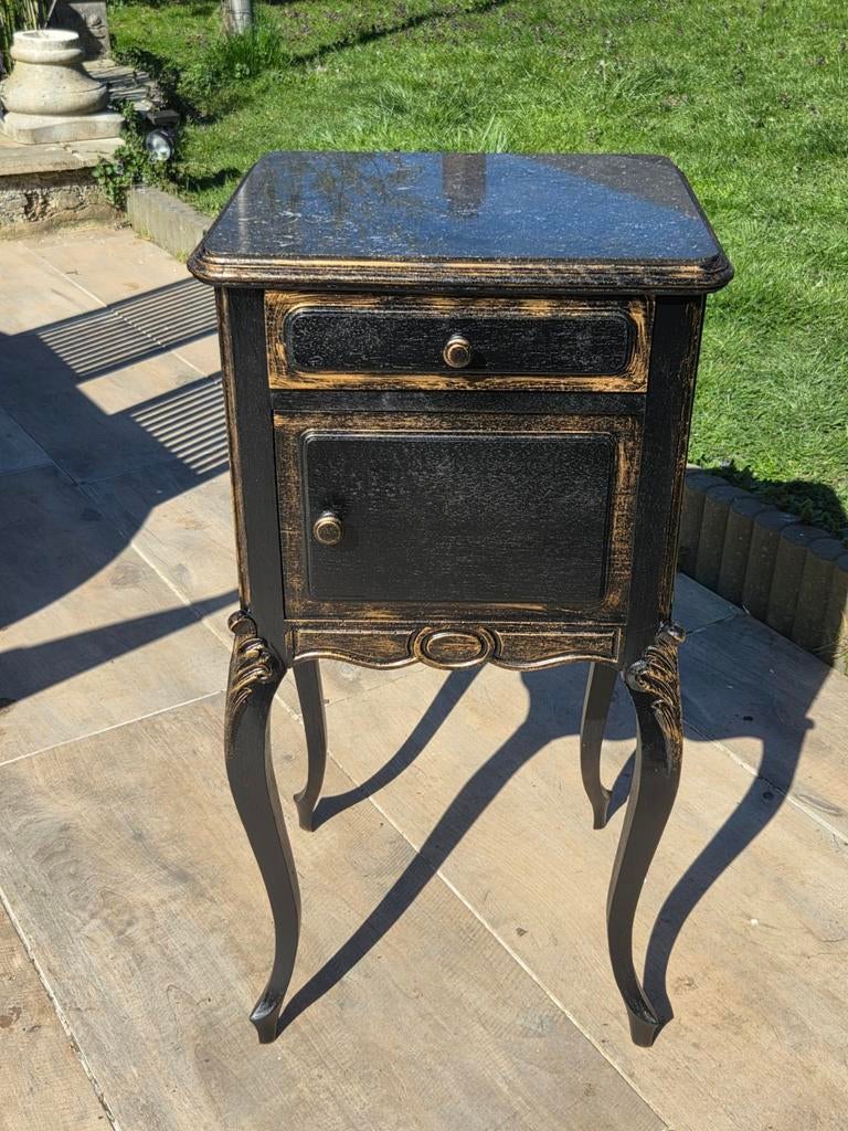 Superbe ancienne table de chevet ou d'appoint, Maison & Meubles, Enlèvement