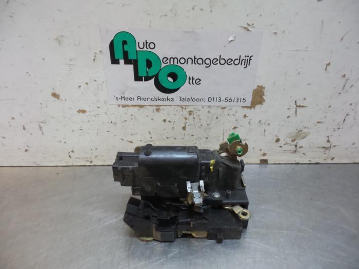 Serrure portière mécanique 2portes droite d'un Renault Kan, Renault, -, 3 mois de garantie, Utilisé