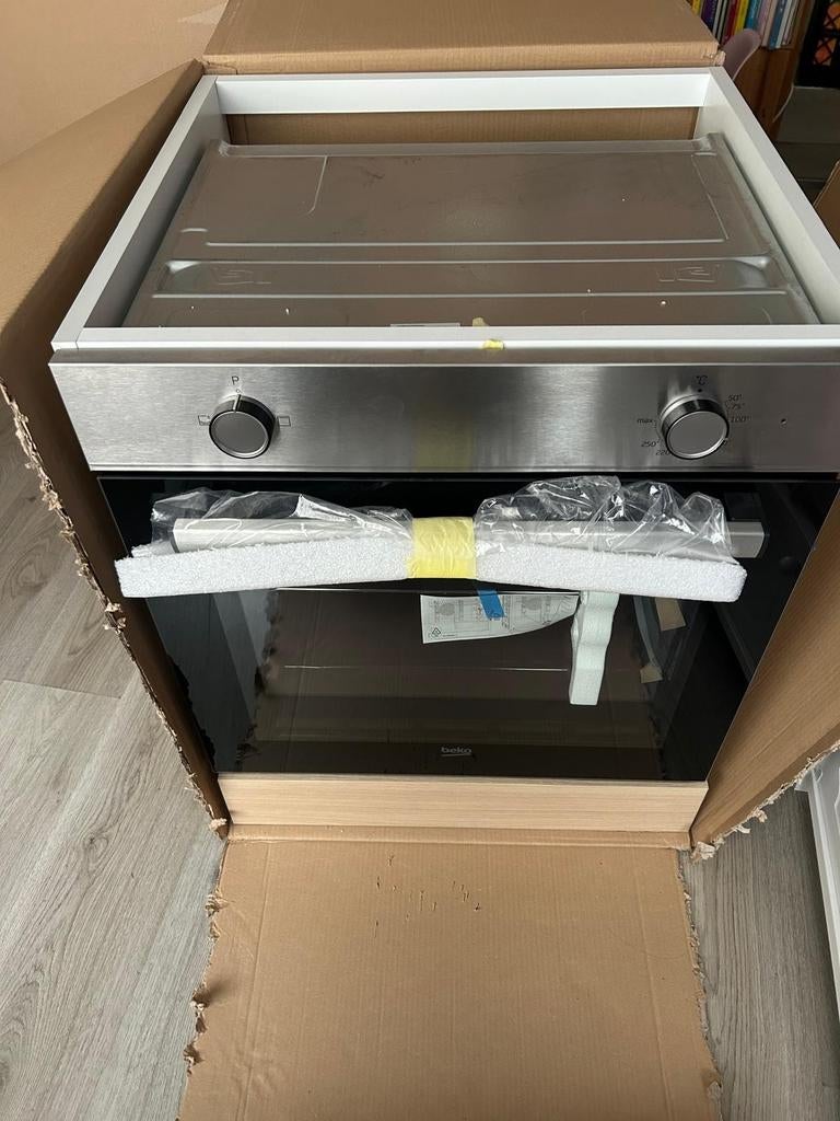 Nouveau four Beko avec armoire intégrée, Enlèvement, Four