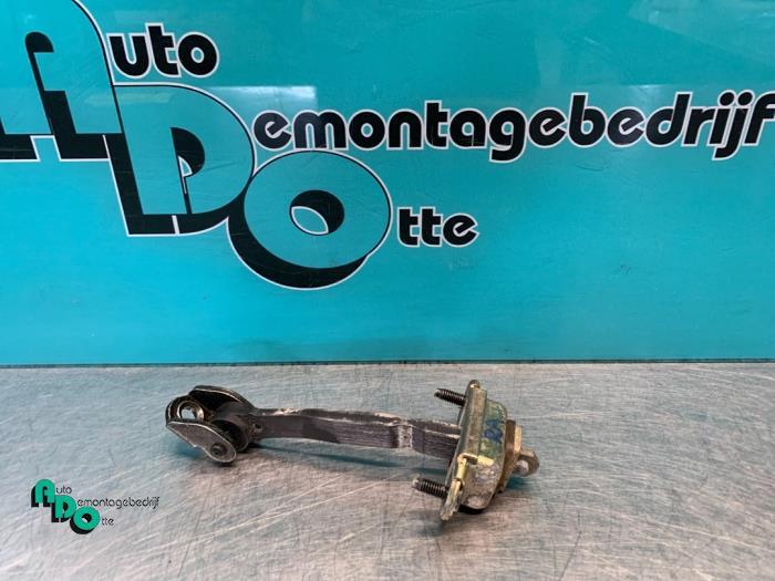 Deurvanger 4Deurs rechts-achter van een Ford Fiesta (Fiesta, Gebruikt, -, -, Ophalen of Verzenden