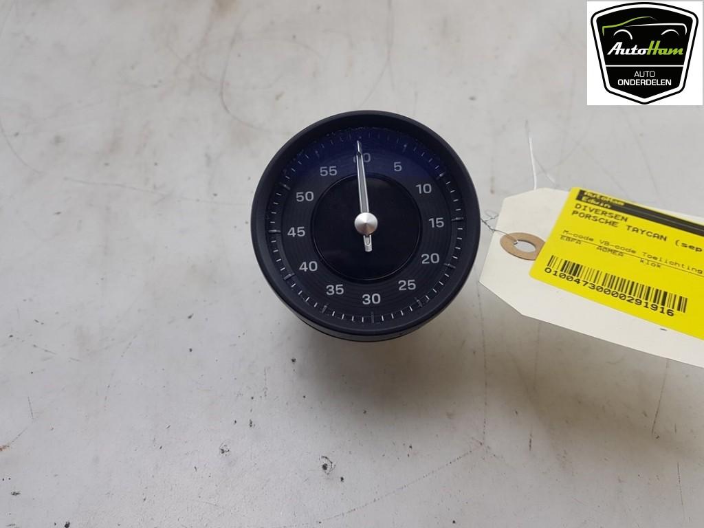 HORLOGE Taycan (Y1A) (|9J1919203J|9J1919203J6N3|9J1919203|), Utilisé, Porsche
