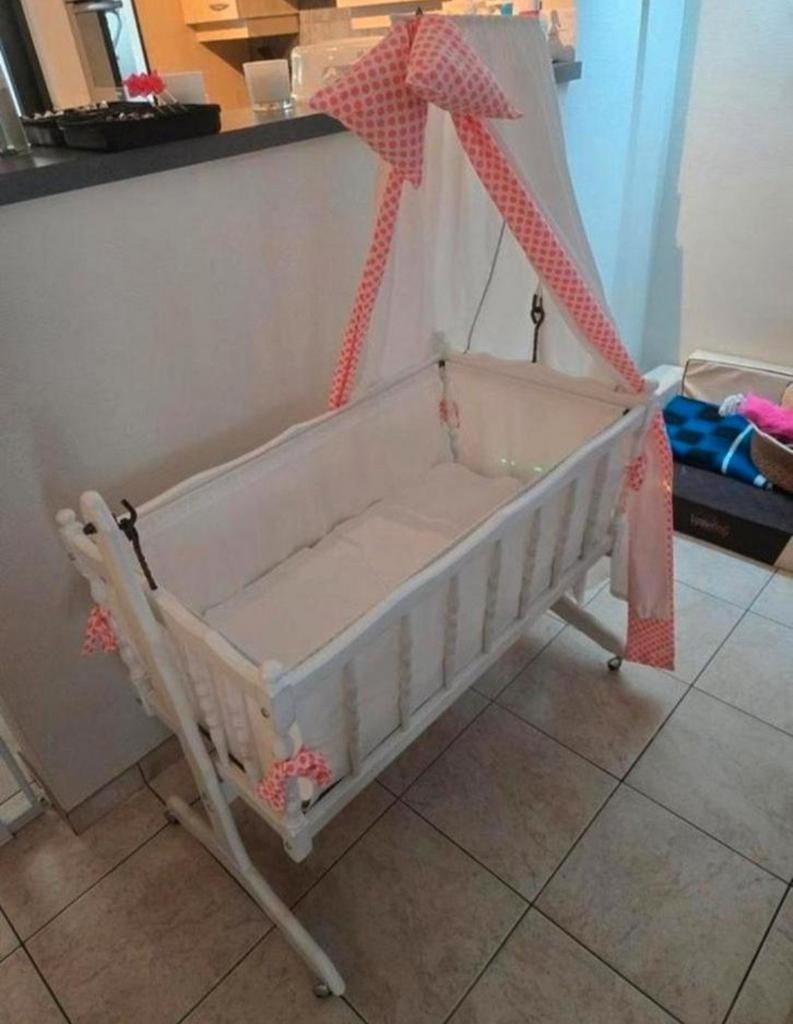 Als splinternieuwe Retro Baby Wieg
Slaap Bedje met hemel, Kinderen en Baby's, Babywiegjes en Ledikanten, Ophalen of Verzenden