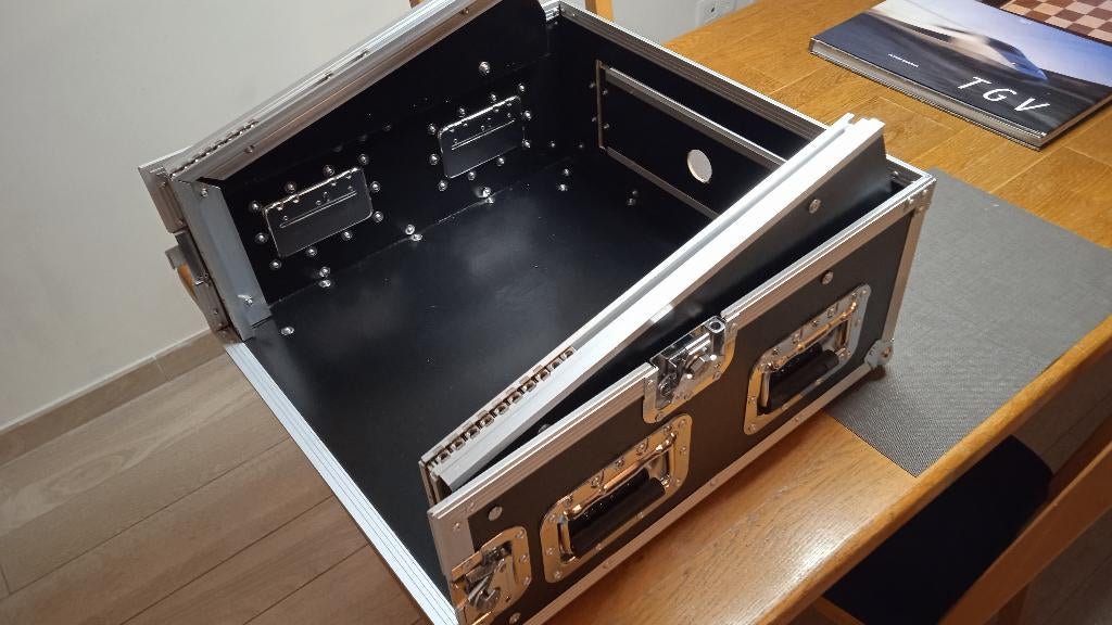 Flight case 19' Power Dynamic, Enlèvement, Comme neuf